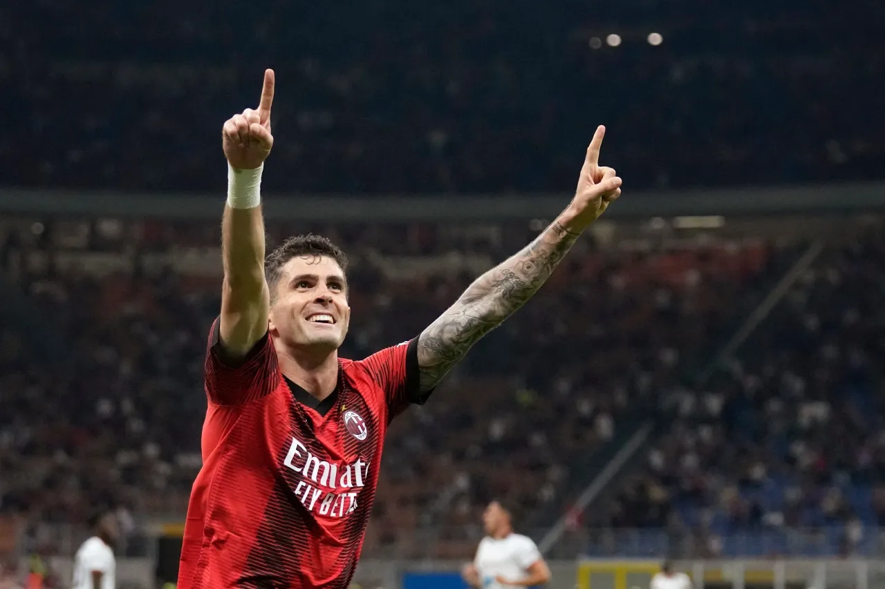Milan pone fin a racha sin ganar y golea al Cagliari