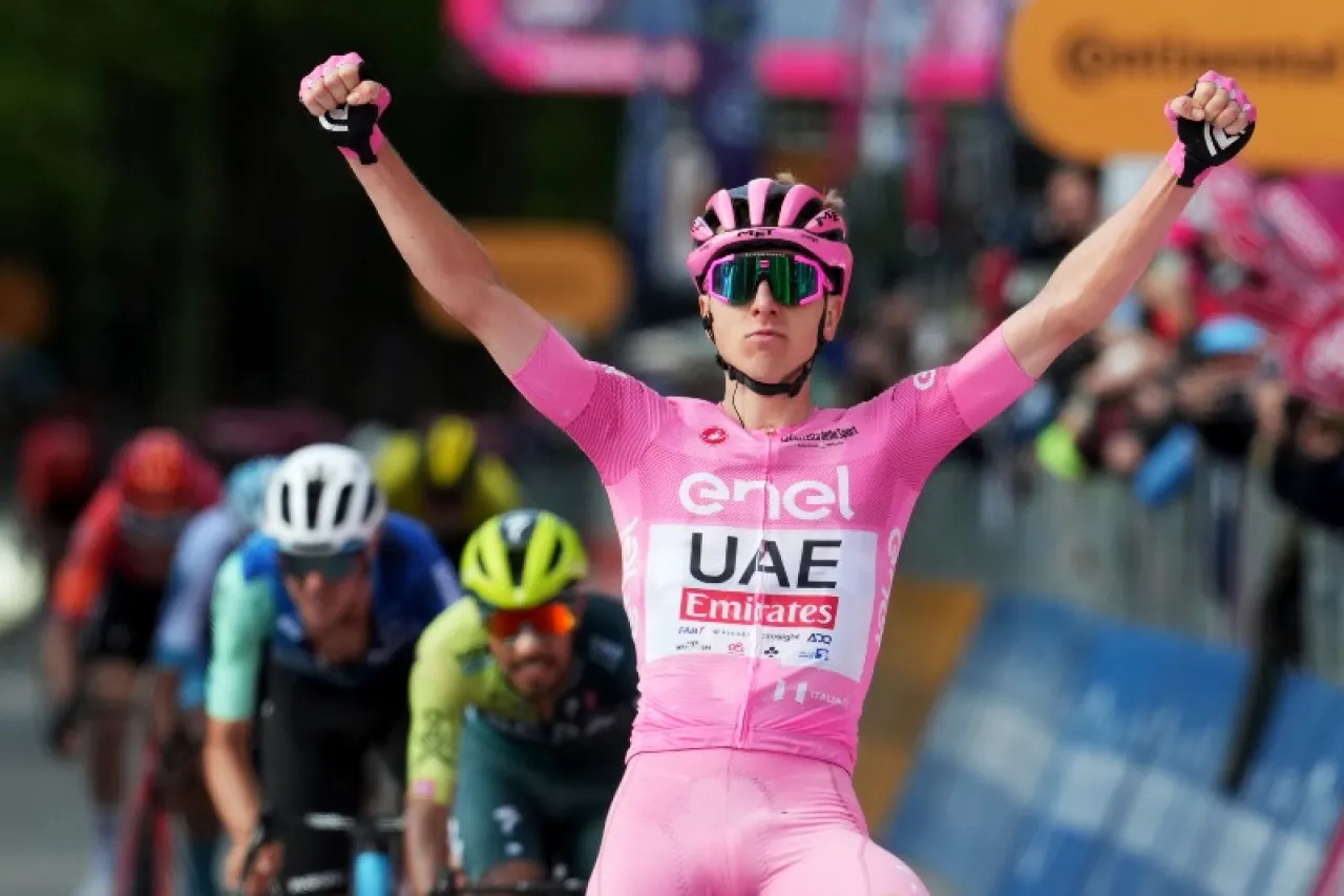 Intocable Pogačar se lleva la octava etapa del Giro de Italia