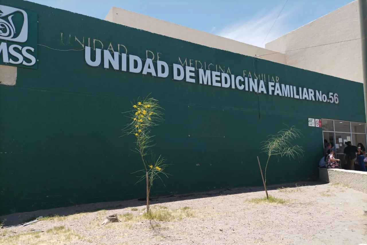 Denuncian a médico por acoso en clínica de Juárez