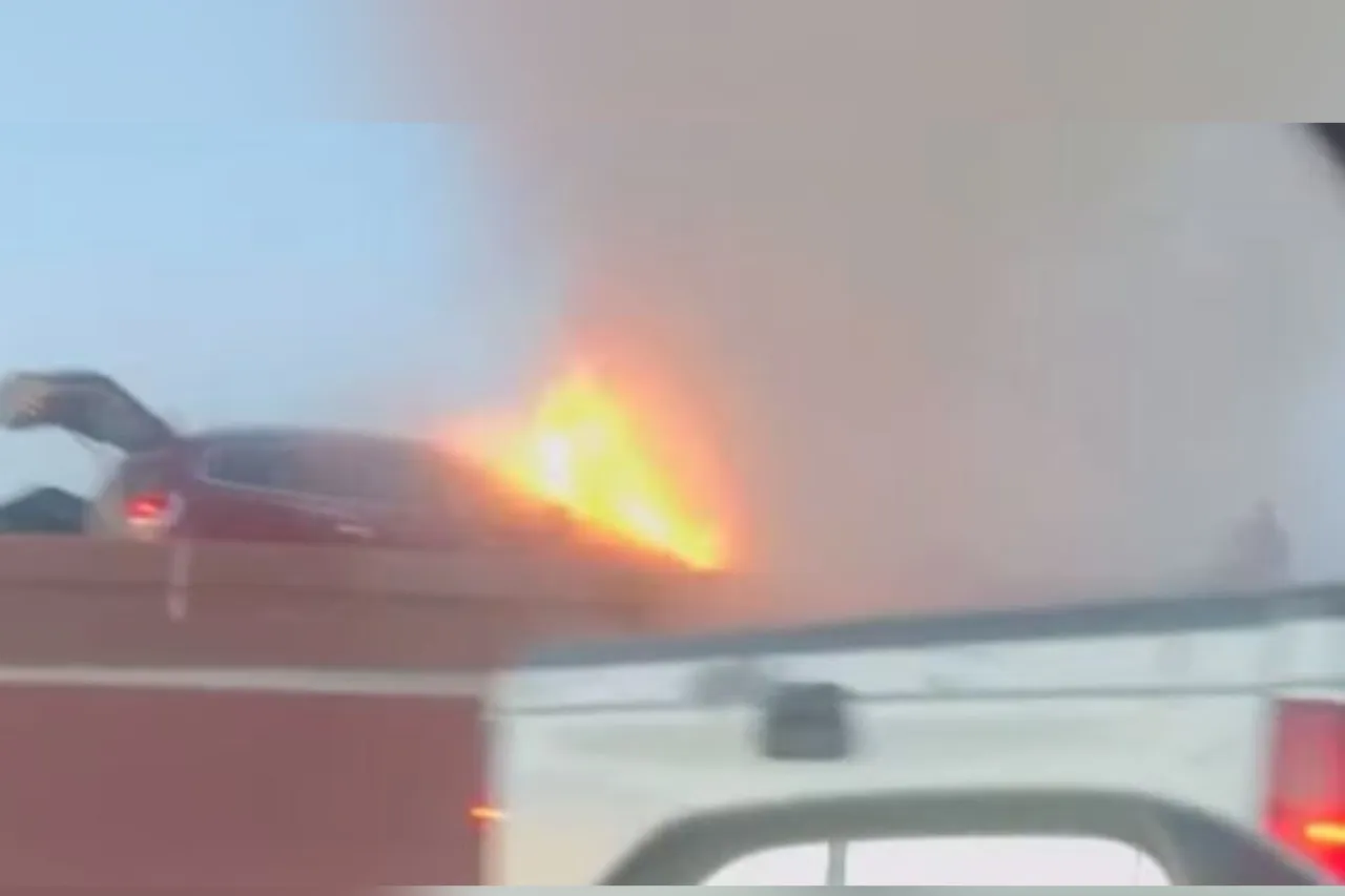 Video: Se incendia vehículo tras choque en El Paso