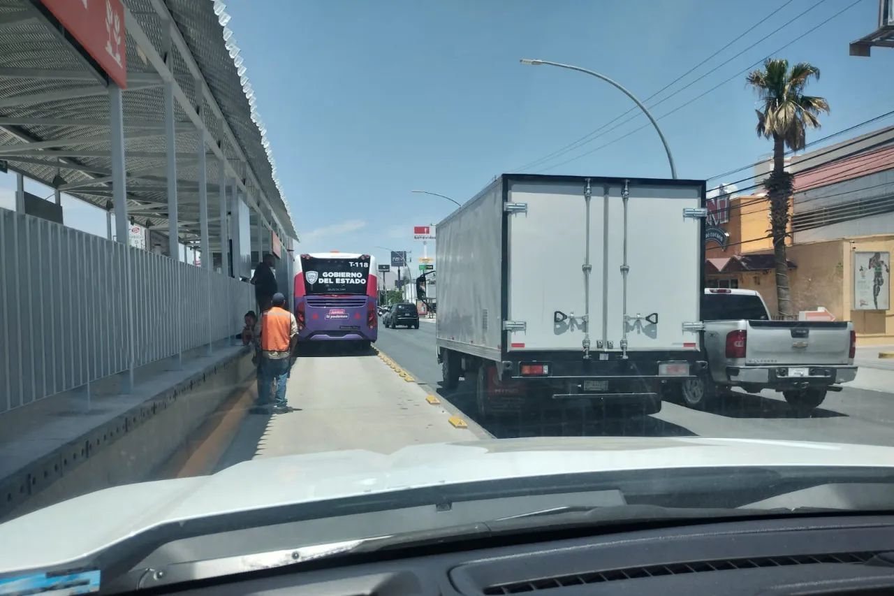 Se registra el primer choque del Juárez Bus
