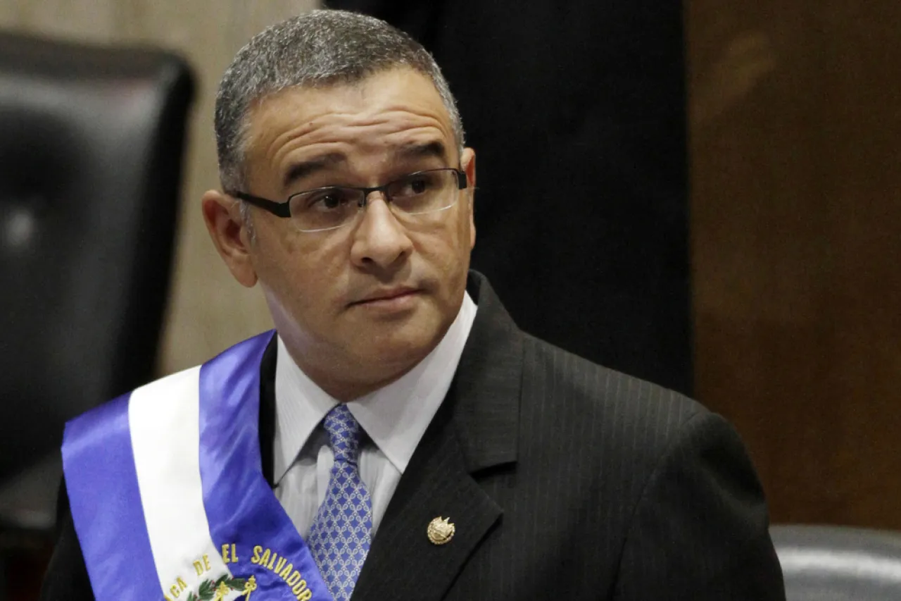 Expresidente de El Salvador enfrenta juicio por lavado desde asilo en Nicaragua