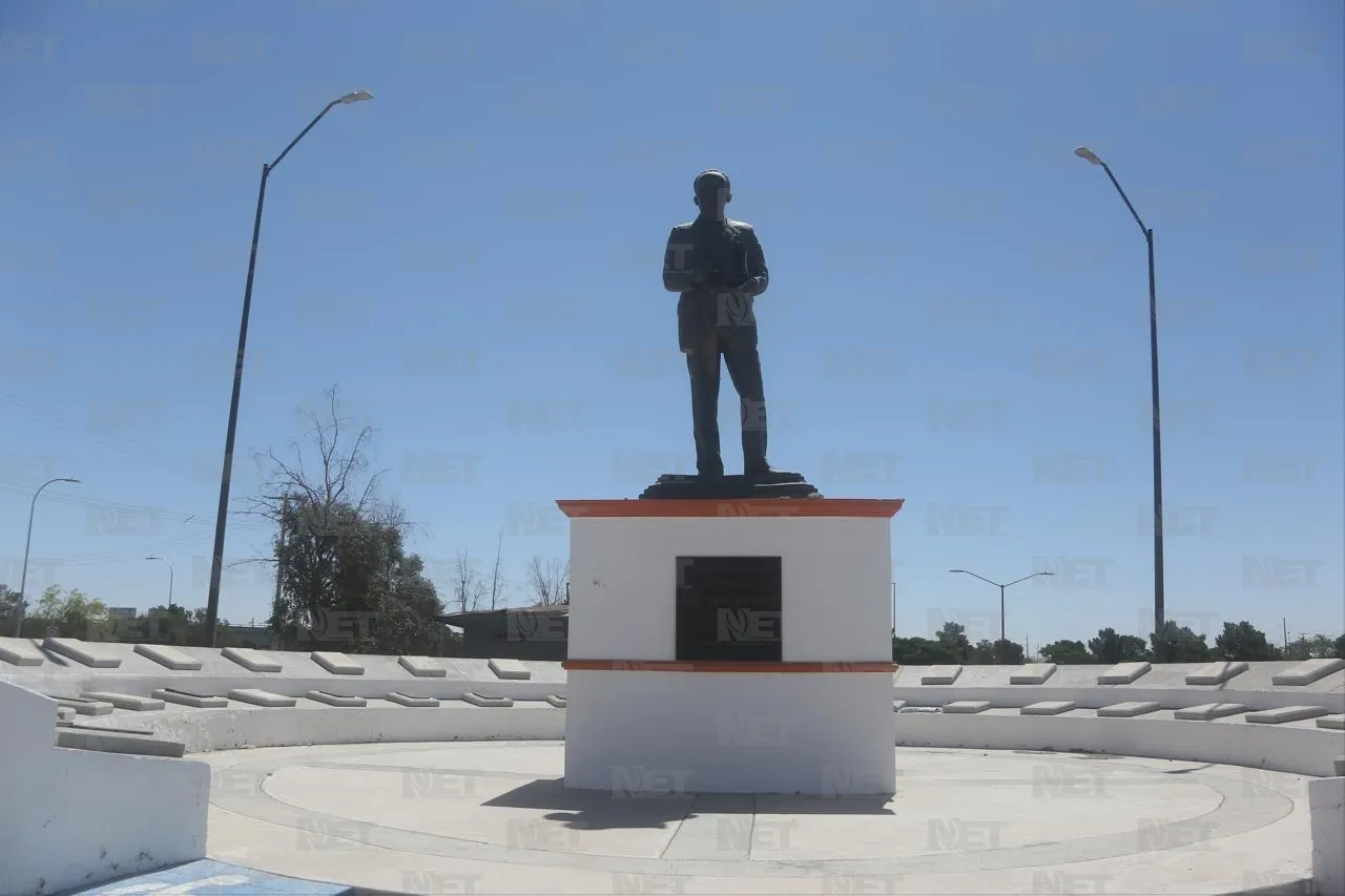 Fotos: Rotonda rinde homenaje a maestros destacados de Juárez