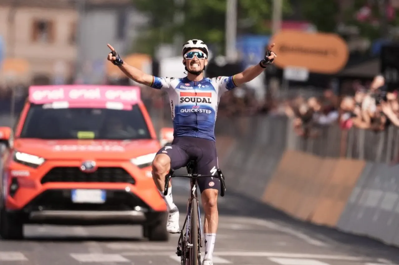 Alanphippe gana la 12ava etapa del Giro de Italia