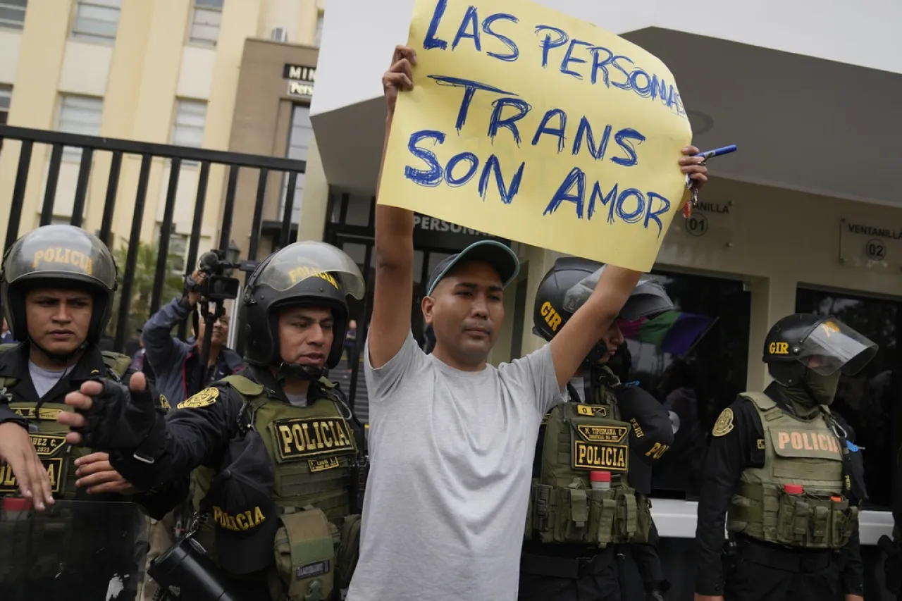 Perú: Clasifican identidad de género como enfermedad mental; surgen protestas