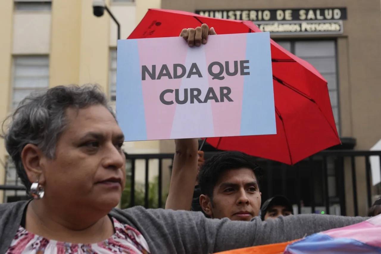 Perú: Clasifican identidad de género como enfermedad mental; surgen protestas