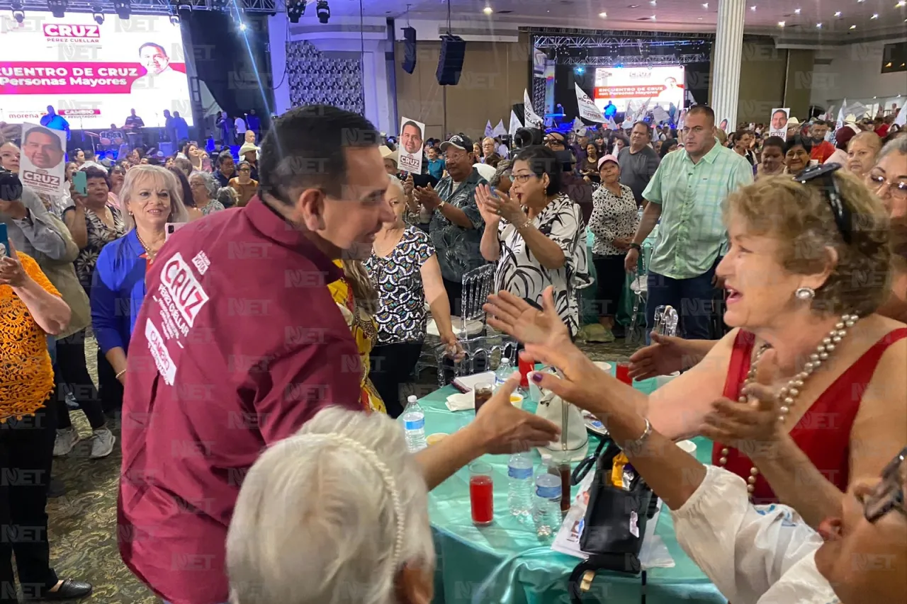 Se reúne candidato Cruz Pérez Cuéllar con adultos mayores
