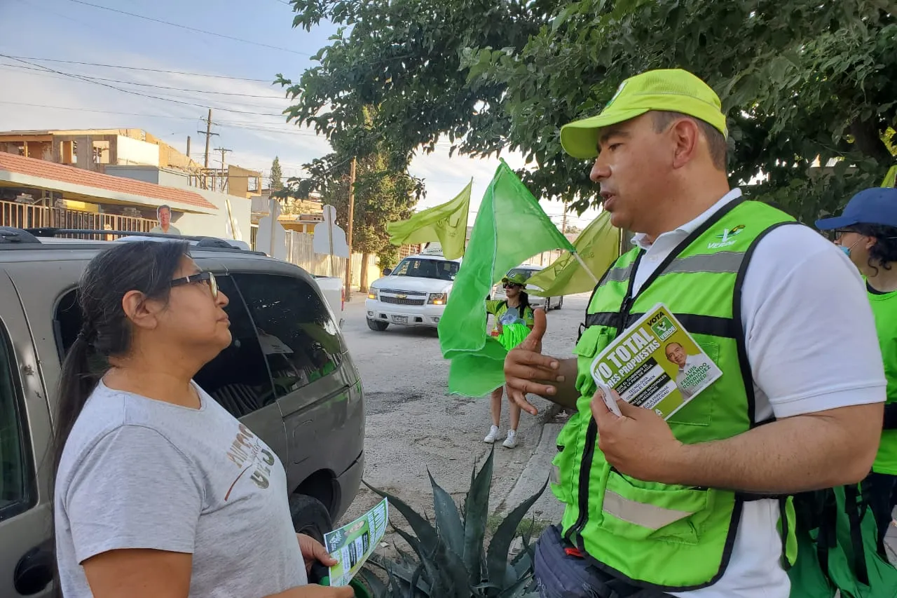 Se reúne Luis Fernando Rodríguez Giner con vecinos de la colonia Industrial