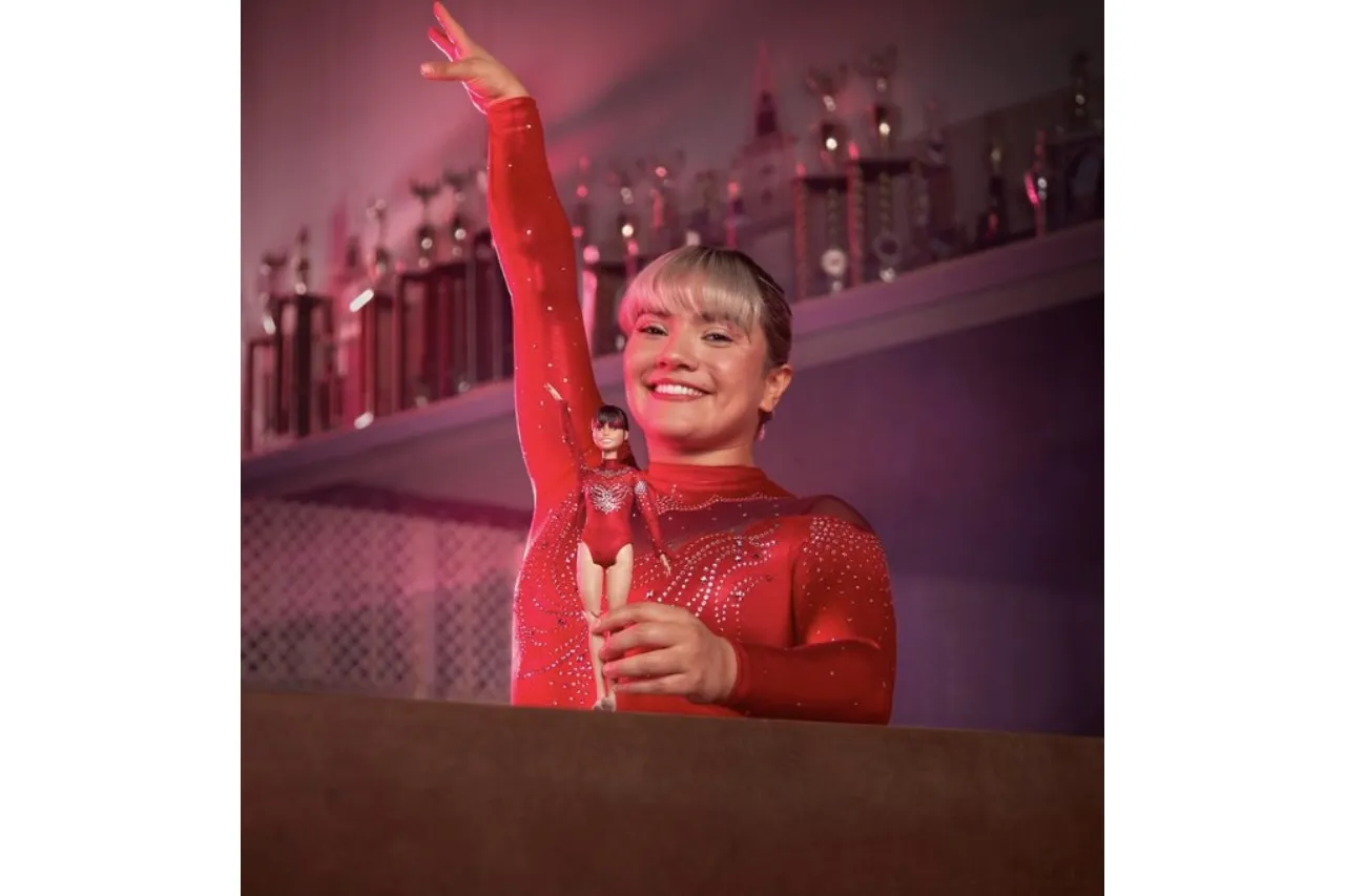 Lanzan muñeca Barbie de la gimnasta mexicana Alexa Moreno