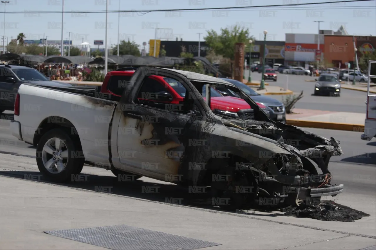 'Asfixia' tráfico incendio y choque frente a Plaza Juárez 