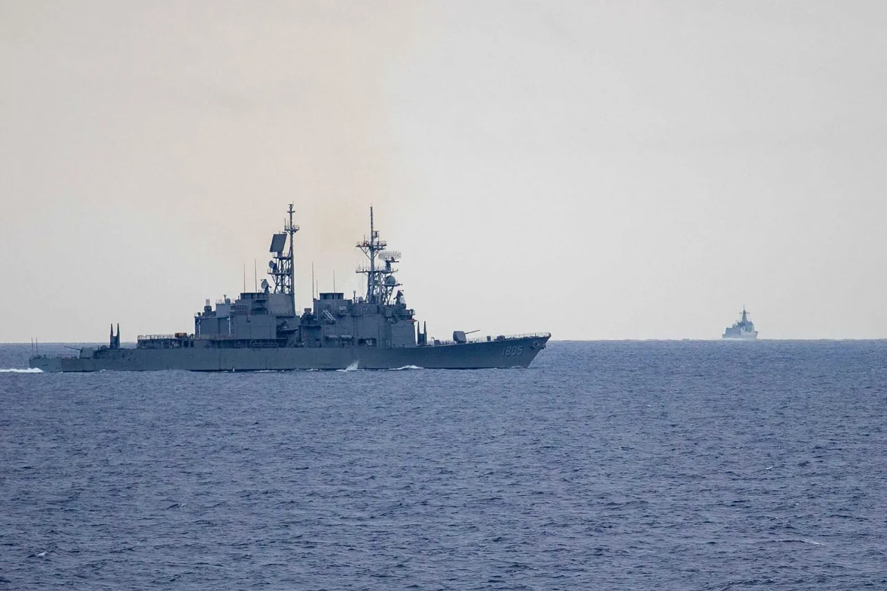 China envía decenas de aviones y buques de guerra cerca de Taiwán