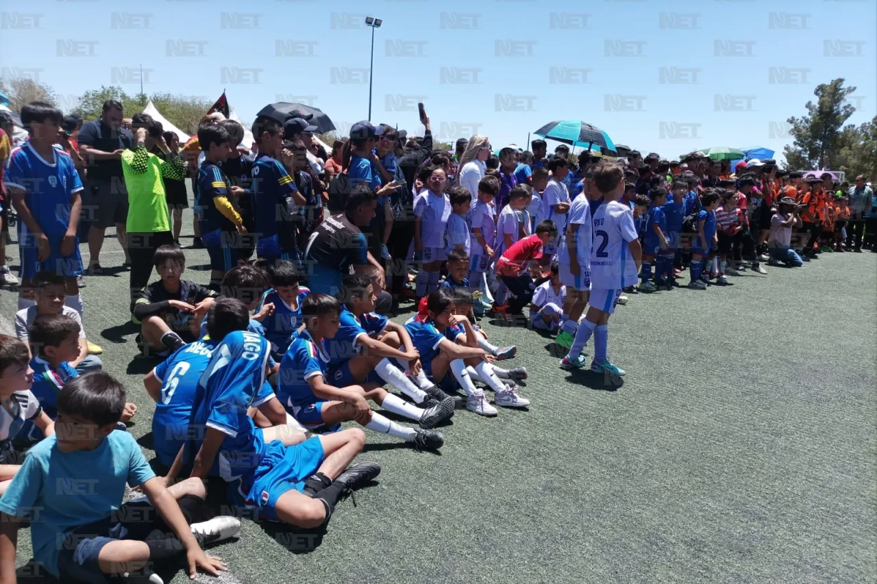 Participan niños y jóvenes en Torneo Relámpago de Futbol