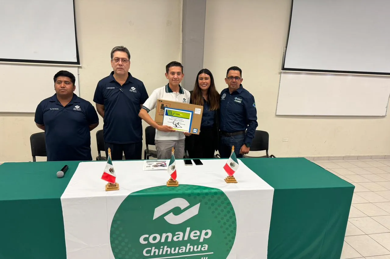 Entrega Total Gas Computadoras A Dos Estudiantes Del Conalep III Y Cecyt 9