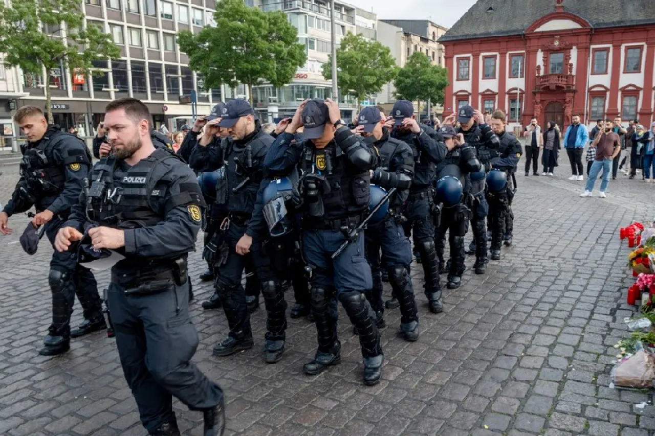 Policía alemán muere a causa de heridas sufridas en ataque a puñaladas