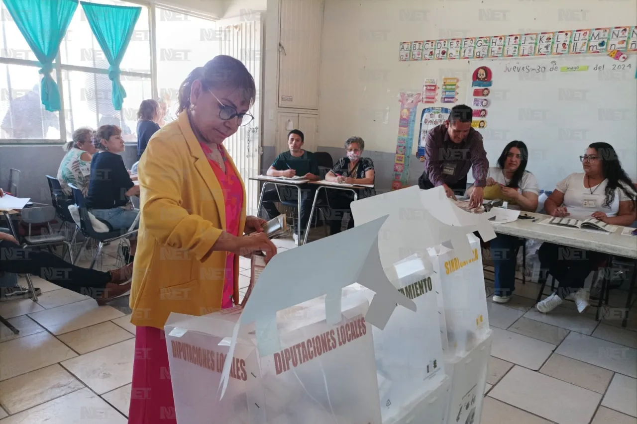 Vota candidata Esther Mejía en la primaria Rafael Ramírez