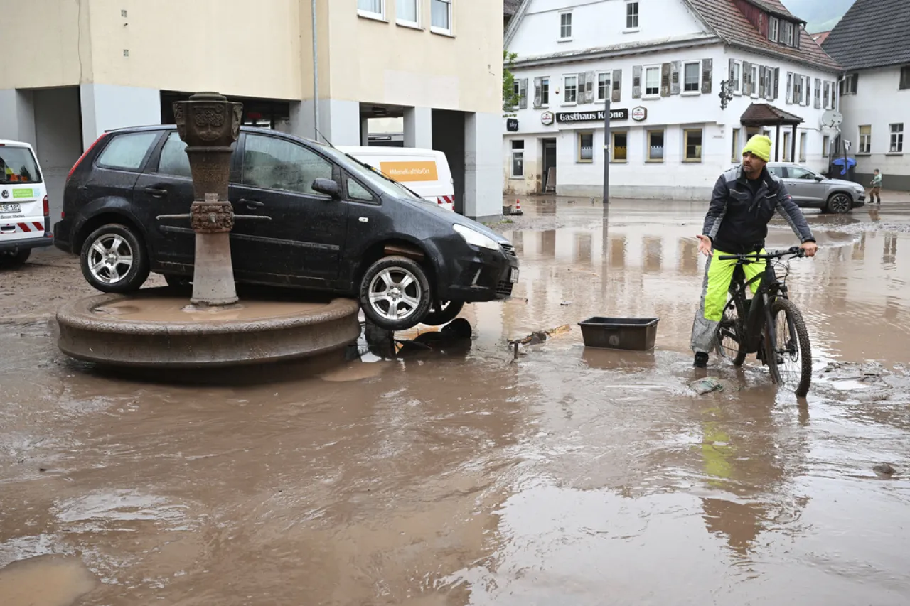 Alemania sigue bajo tensión ante inundaciones que han dejado 4 muertos