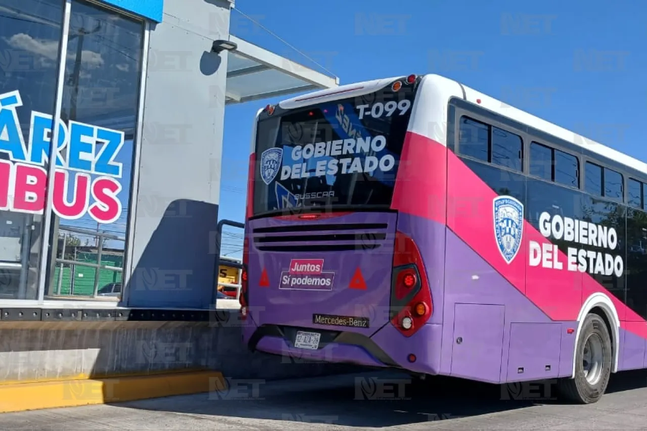 Entregan tarjetas preferenciales del Juárez Bus solo en módulos