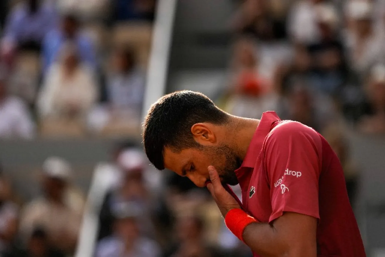 Djokovic se retira de Roland Garros por rotura de menisco