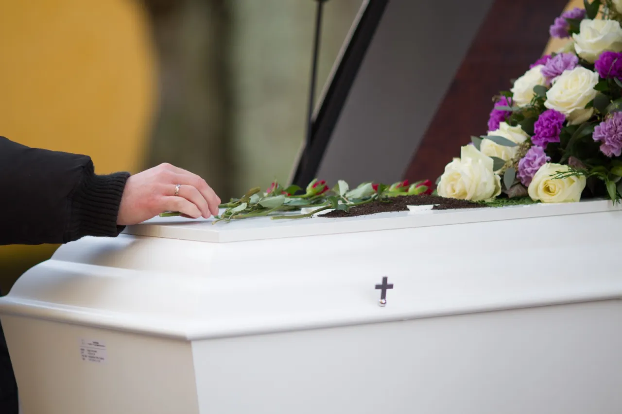 Declaran muerta a mujer, pero ‘revive′ cuando estaba en la funeraria
