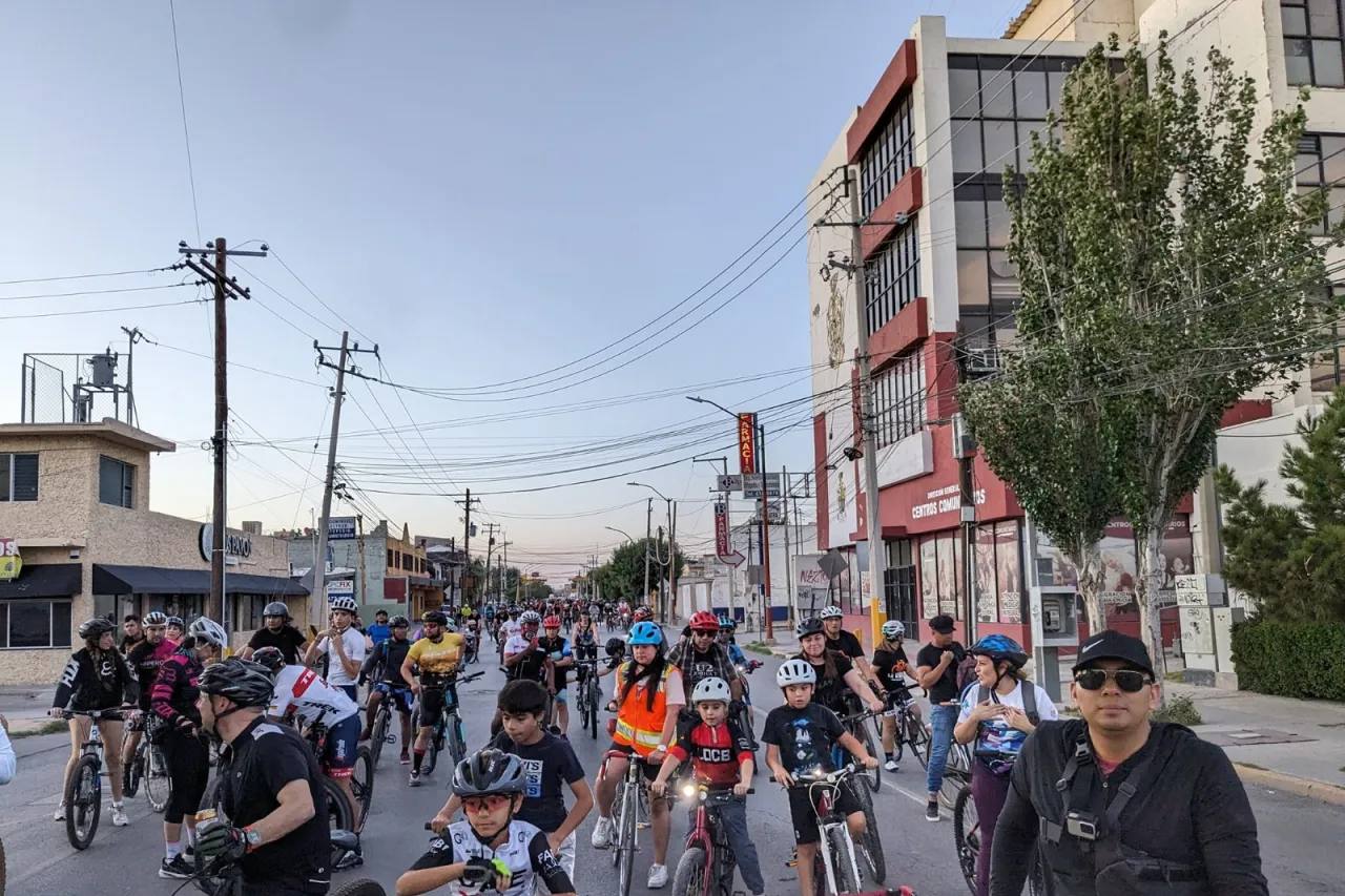 ¡Rompen récord! Más de 2 mil ciclistas toman las calles de Juárez