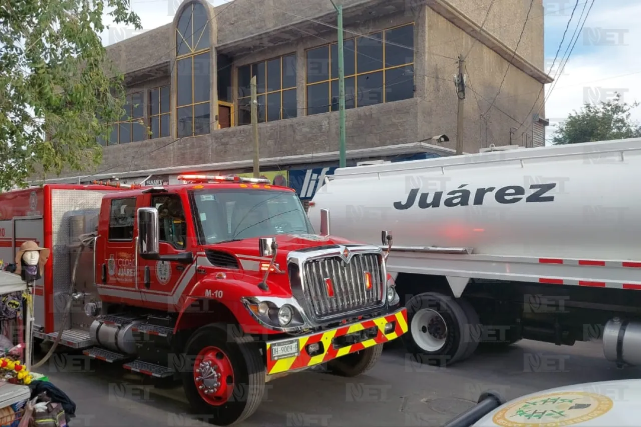 Se quema bodega de ferretería en la Zona Centro de Ciudad Juárez