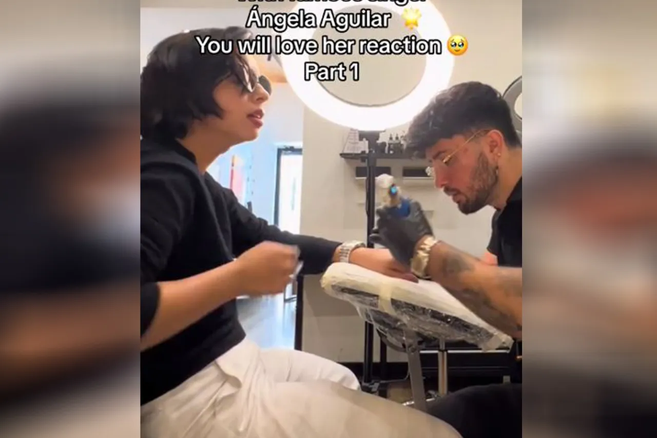 Video: Ángela Aguilar se tatúa