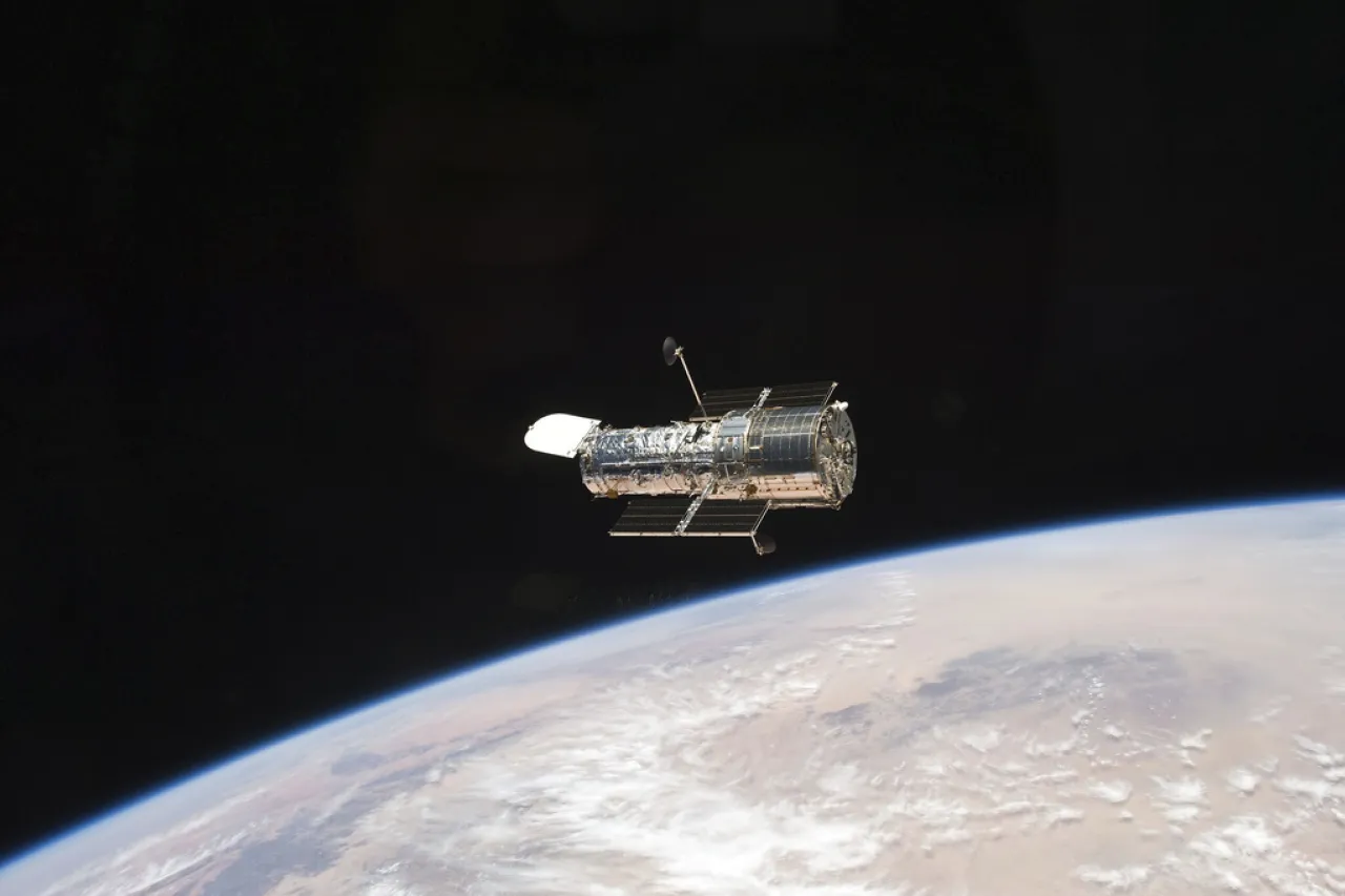 Telescopio espacial Hubble suspende temporalmente sus observaciones