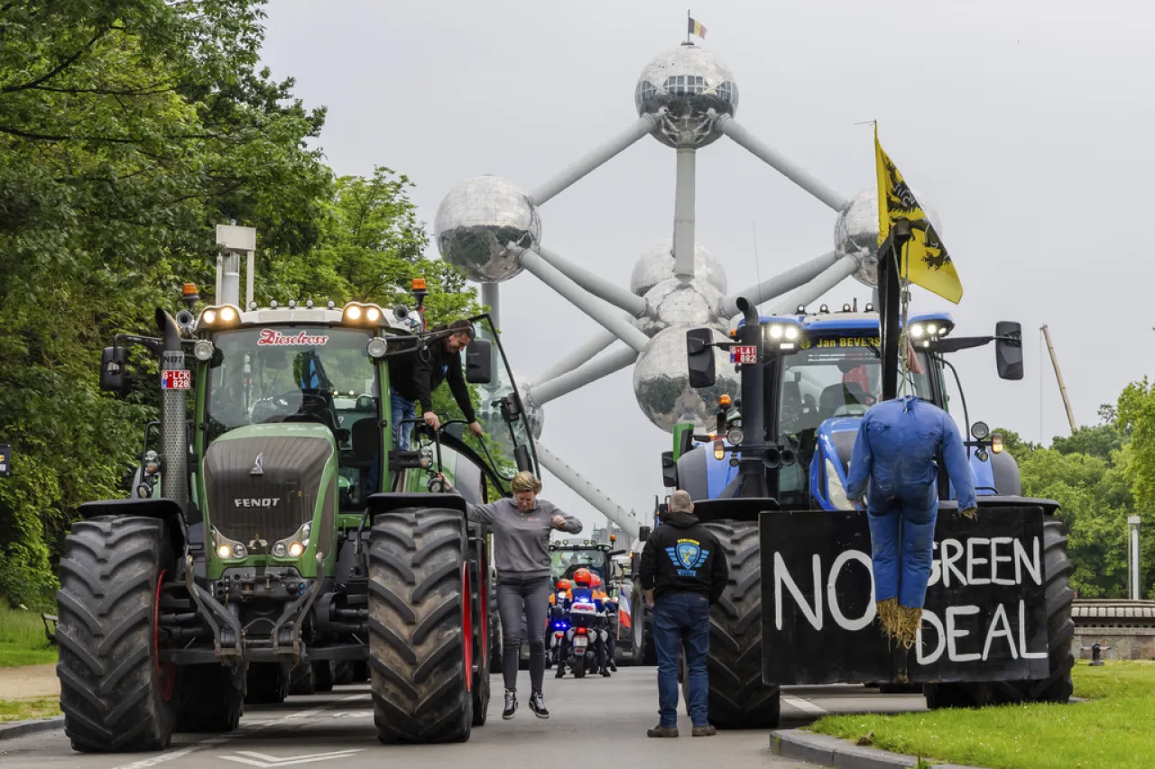 Los tractores vuelven a las calles antes de las elecciones europeas