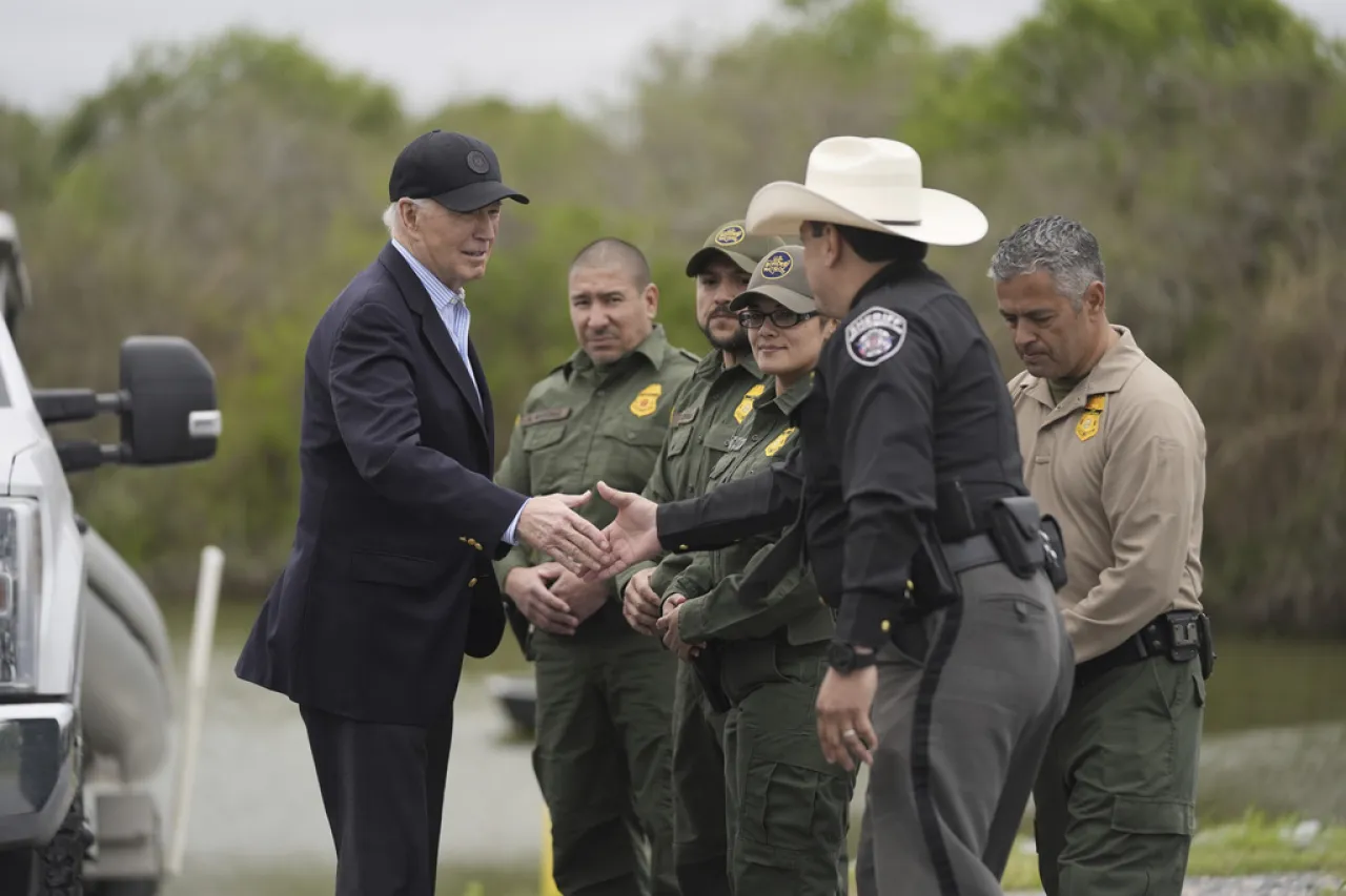 Anuncia Biden orden que limita pedidos de asilo en la frontera con México