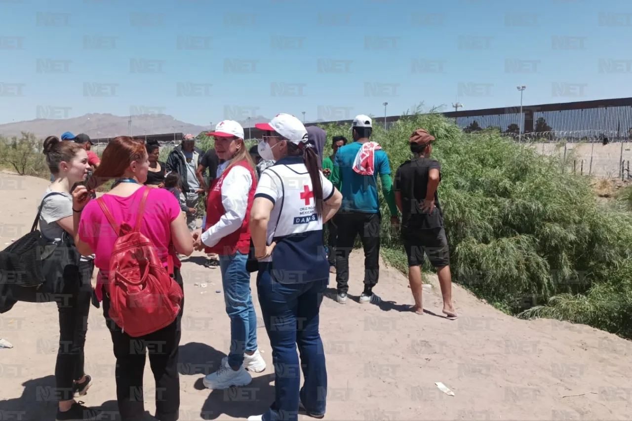 Lleva Cruz Roja agua y alimentos a migrantes