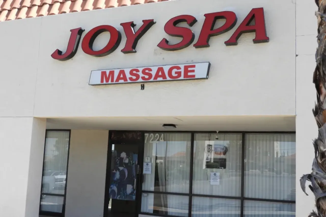 Por ofrecer 'final feliz', clausuran salón de masajes en El Paso
