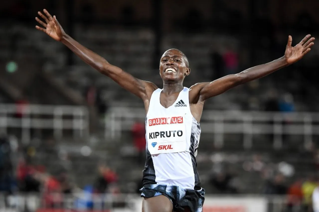 Suspenden seis años a maratonista keniano por dopaje