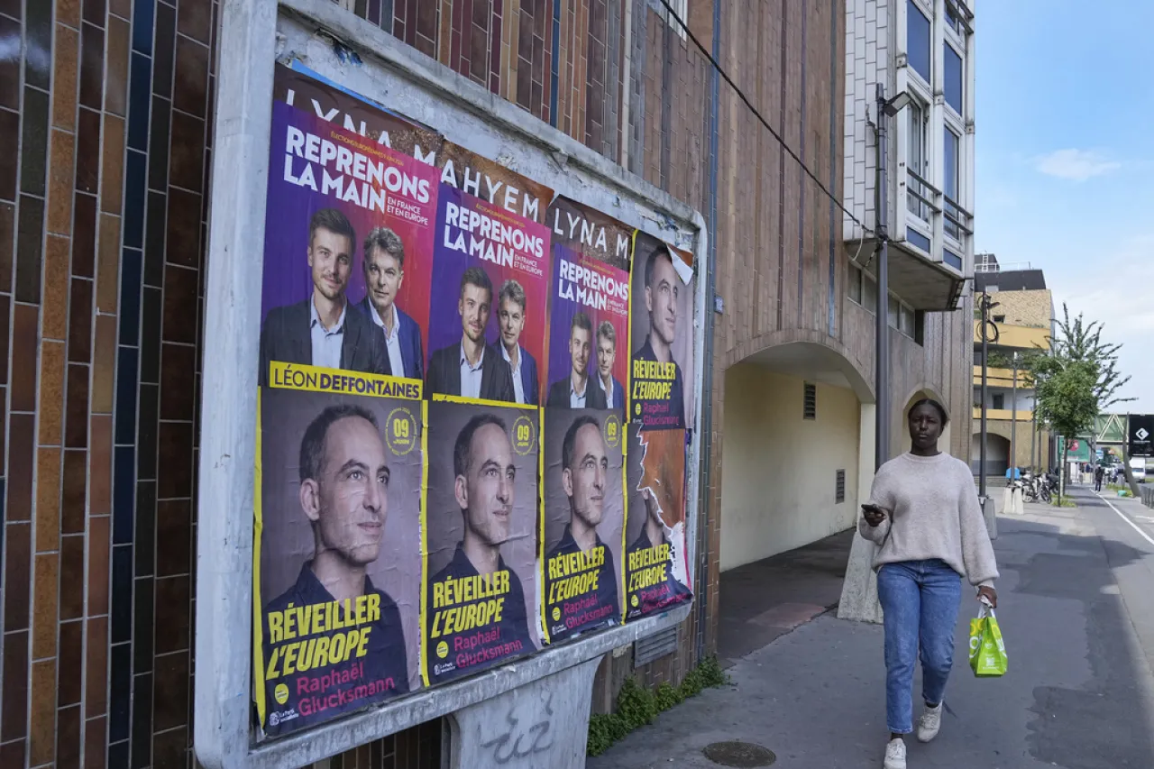 Irlandeses y checos votan en 2do día de elección europea
