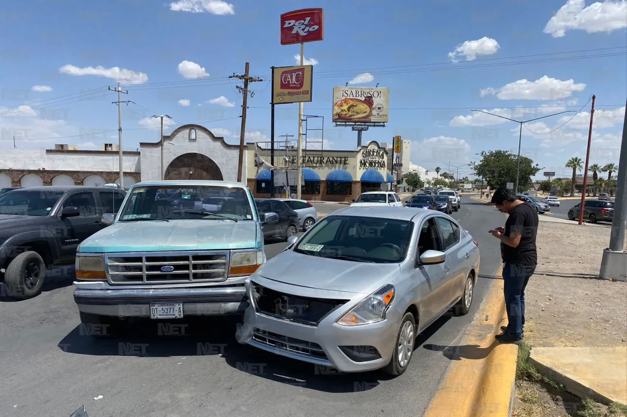 Juárez: Acababa de comprar su auto y la chocan