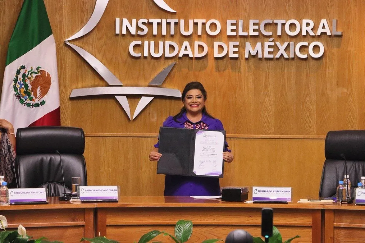 Recibe Clara Brugada constancia de mayoría como jefa de Gobierno