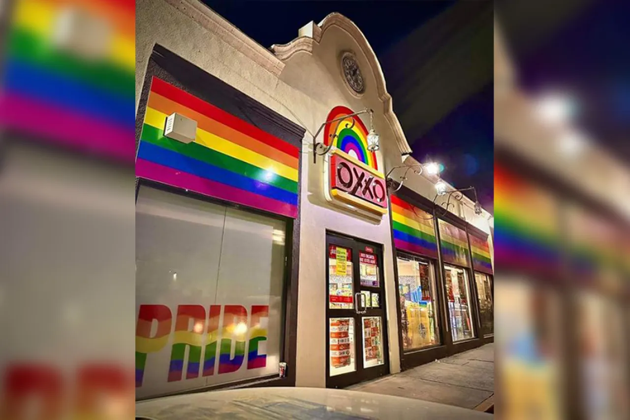 Se une OXXO a celebración del orgullo LGBT+ y pinta fachada de colores
