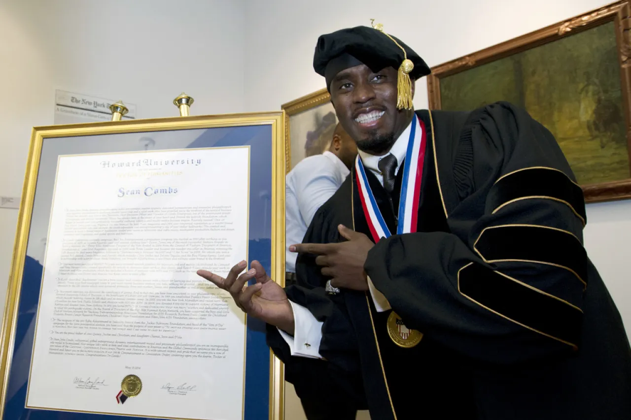 Retira universidad título honorífico que otorgó a Sean 'Diddy' Combs