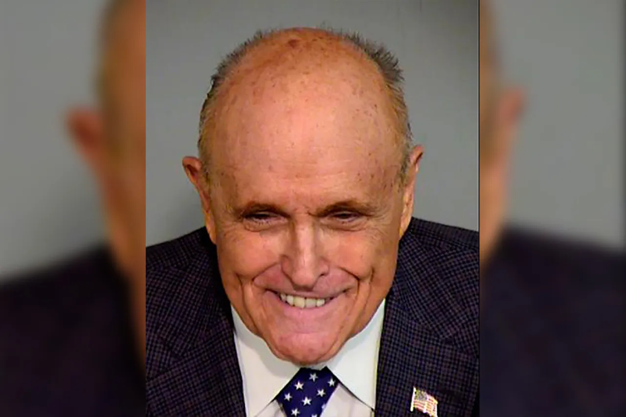 Rudy Giuliani es procesado en Arizona