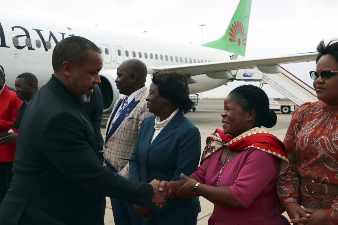 Muere vicepresidente de Malaui y otras 9 personas en accidente aéreo