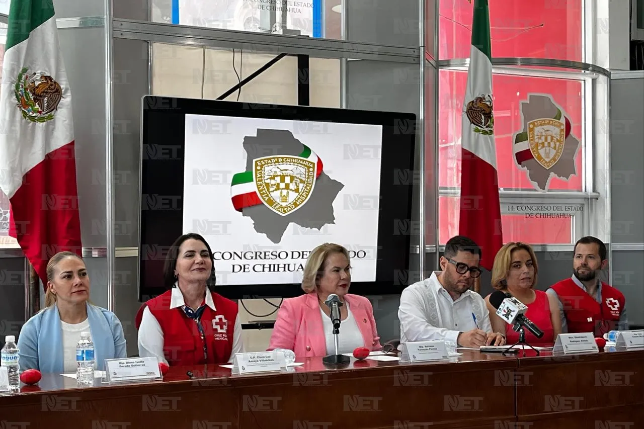 Entregan empleados del Congreso 96 mil pesos a la Cruz Roja