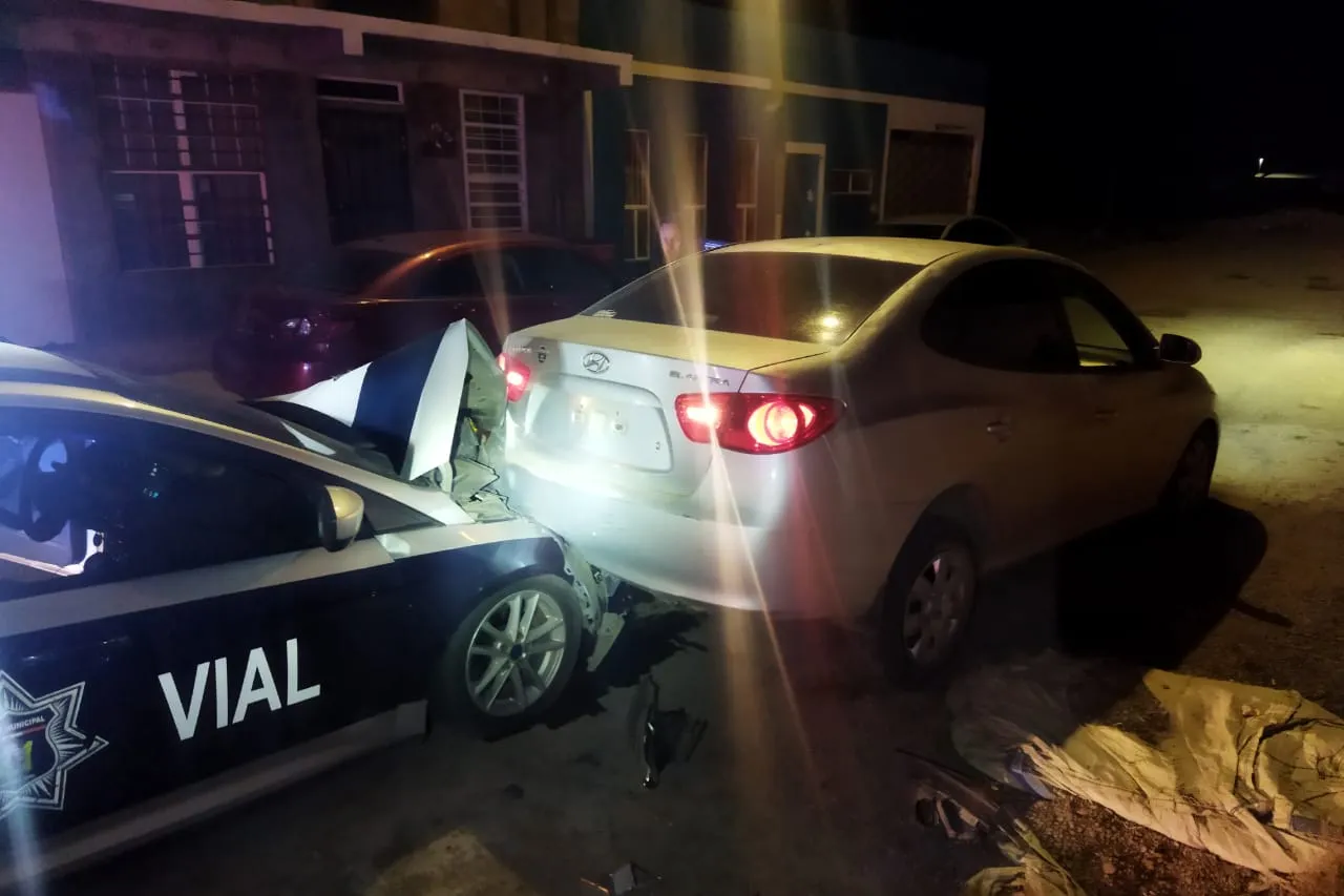Ebrio choca a patrulla de Vialidad en Cuauhtémoc