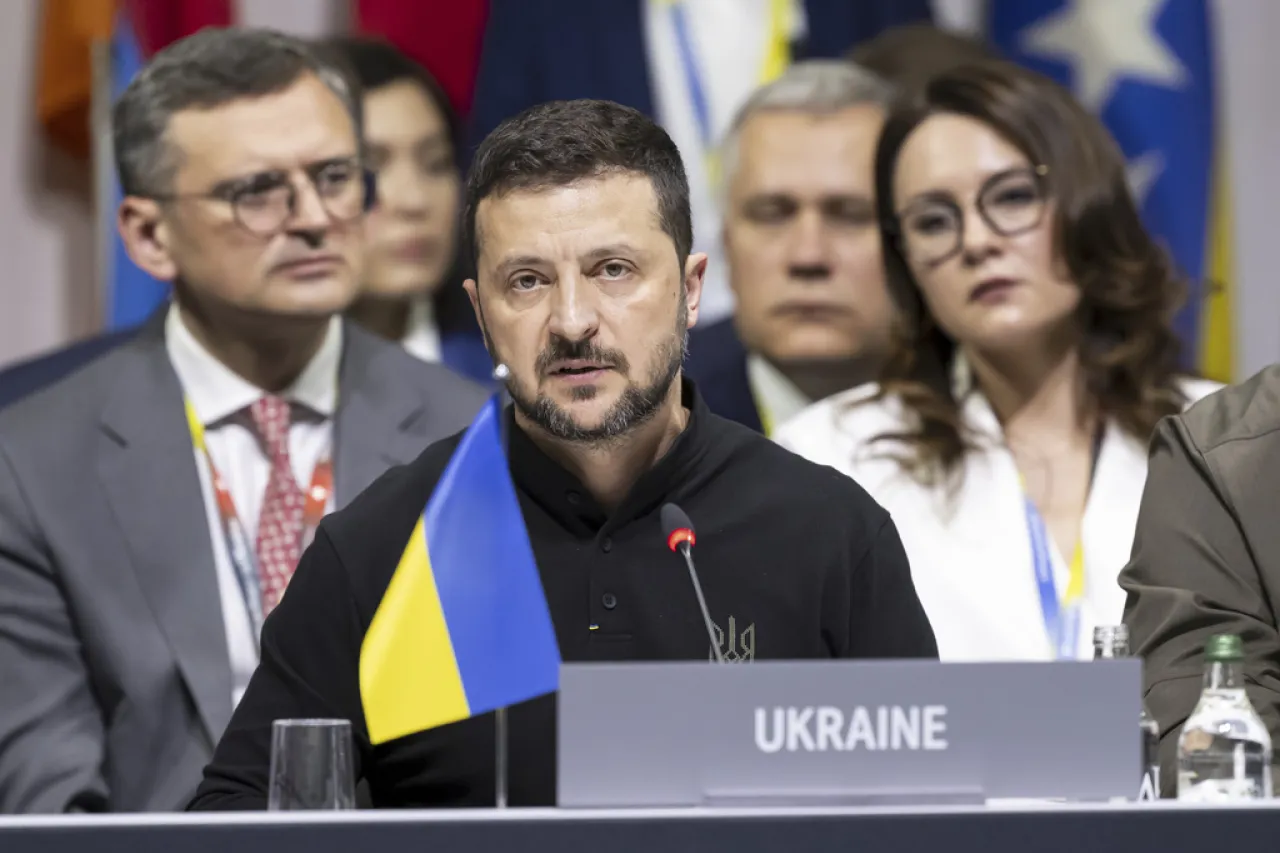 Líderes mundiales estudian posible ruta para paz en Ucrania, sin Rusia