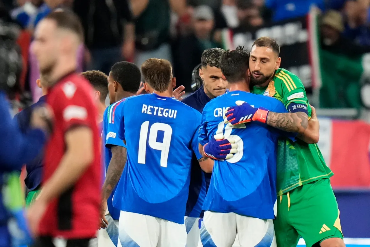 Italia remonta tras recibir un gol a los 23 segundos y vence a Albania