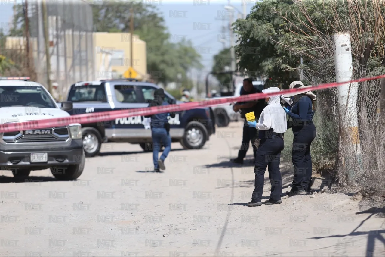 Hallan cadáver envuelto en una lona negra