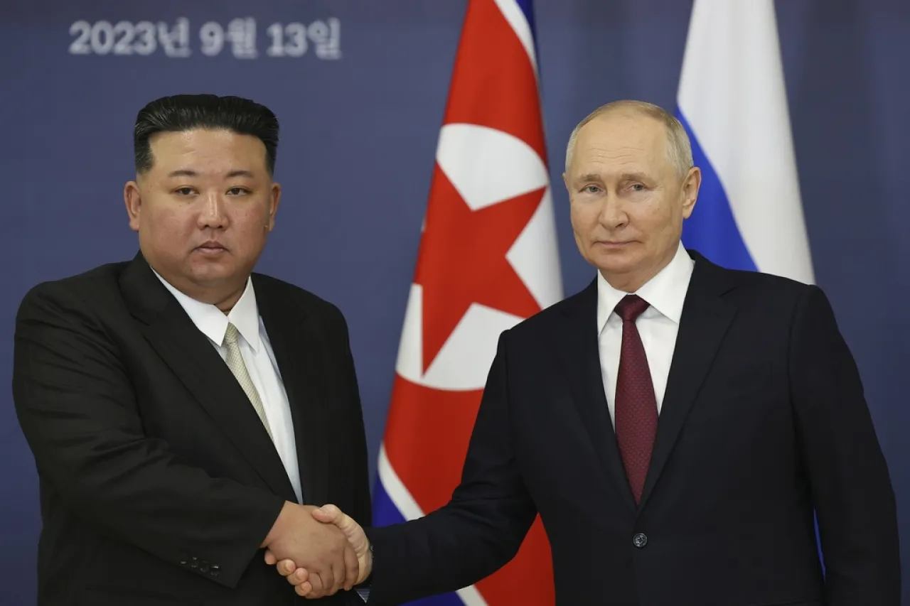 Promete Putin a Kim que juntos superarán las sanciones