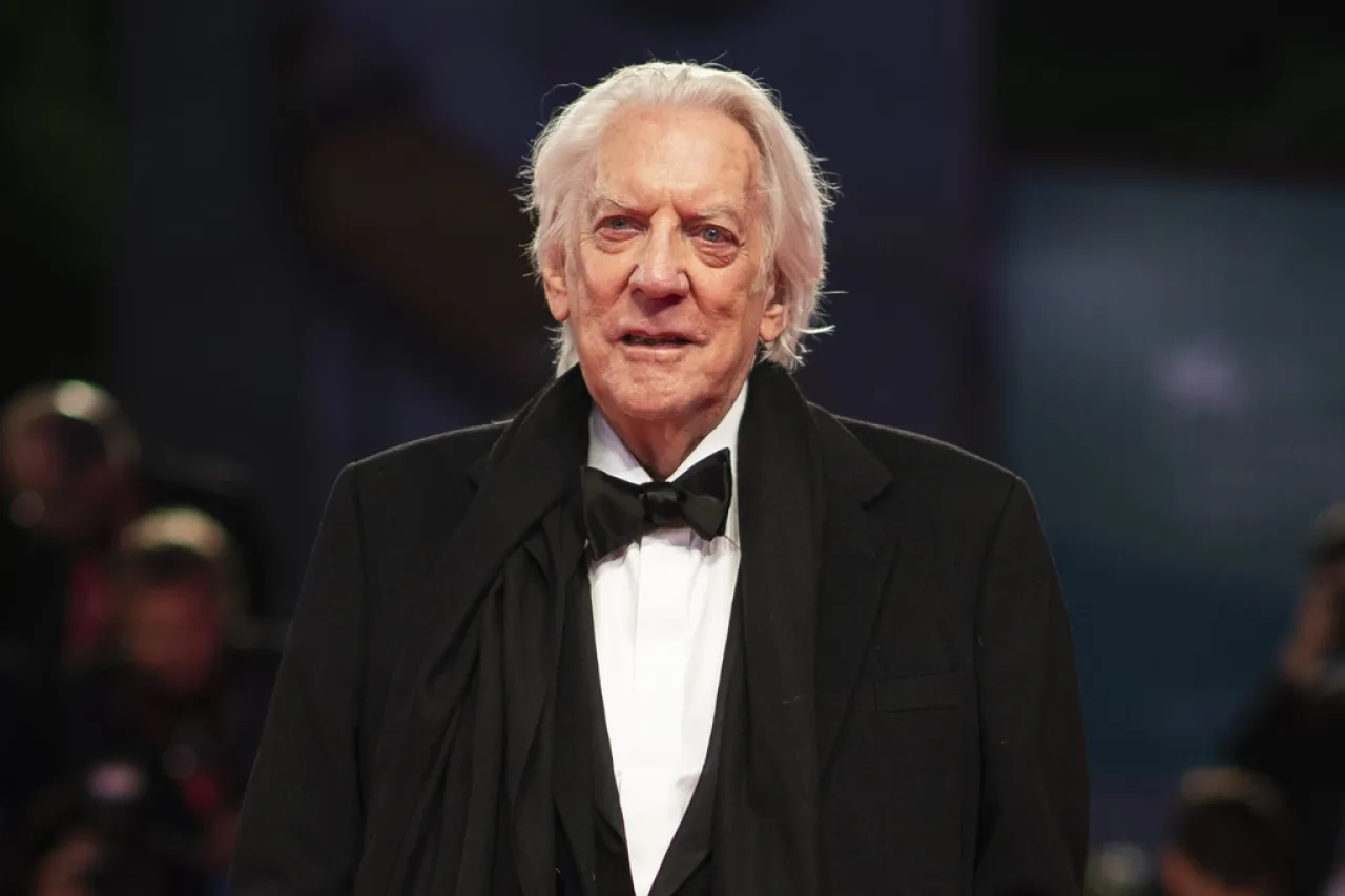 Ron Howard, Helen Mirren y su hijo rinden homenaje a Donald Sutherland