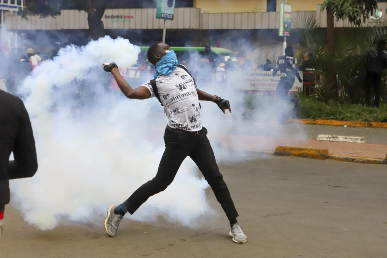 Aumentan protestas en Kenia contra plan de impuestos