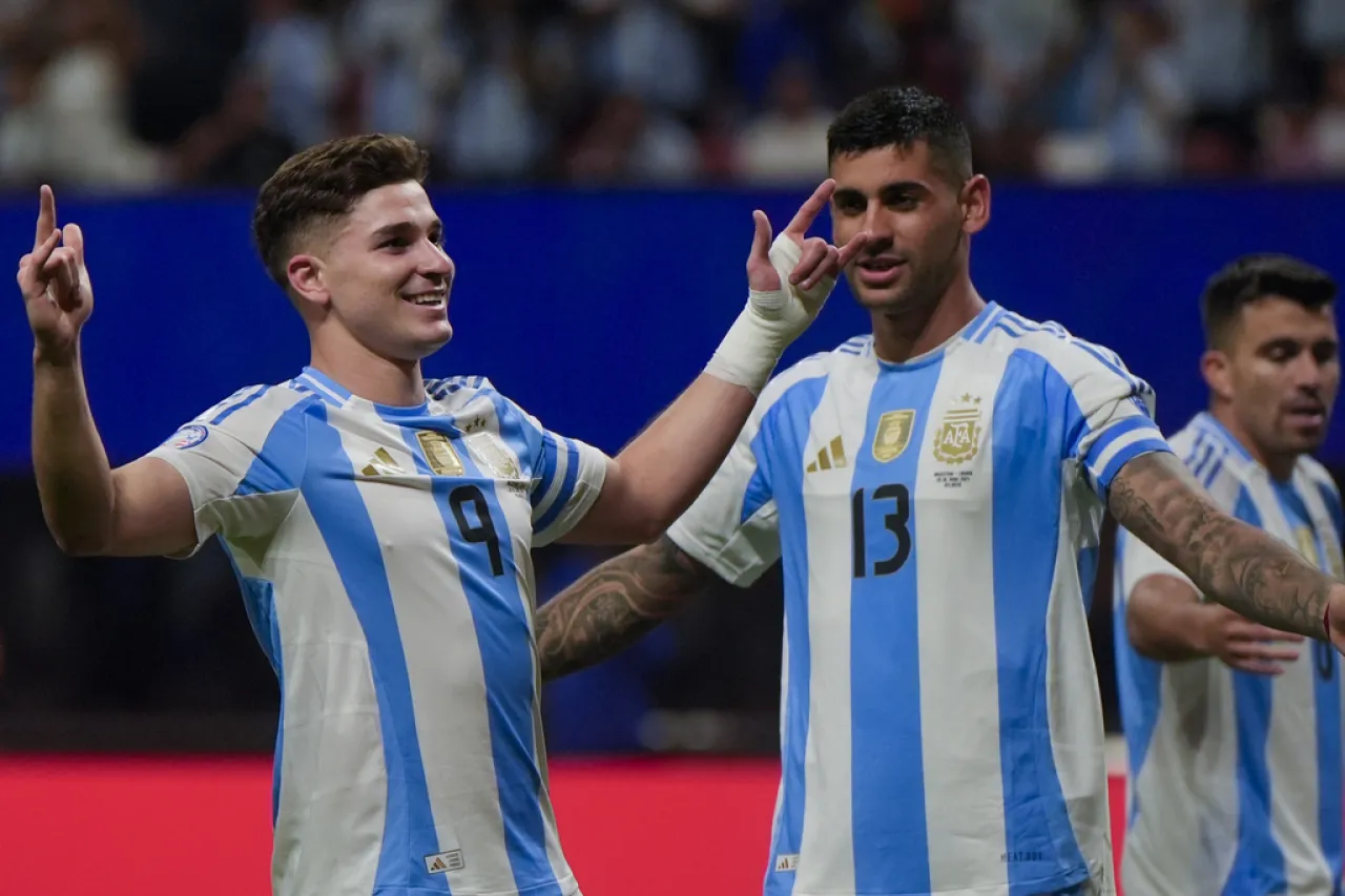 Álvarez y Lautaro no pueden jugar juntos con Argentina: Scaloni