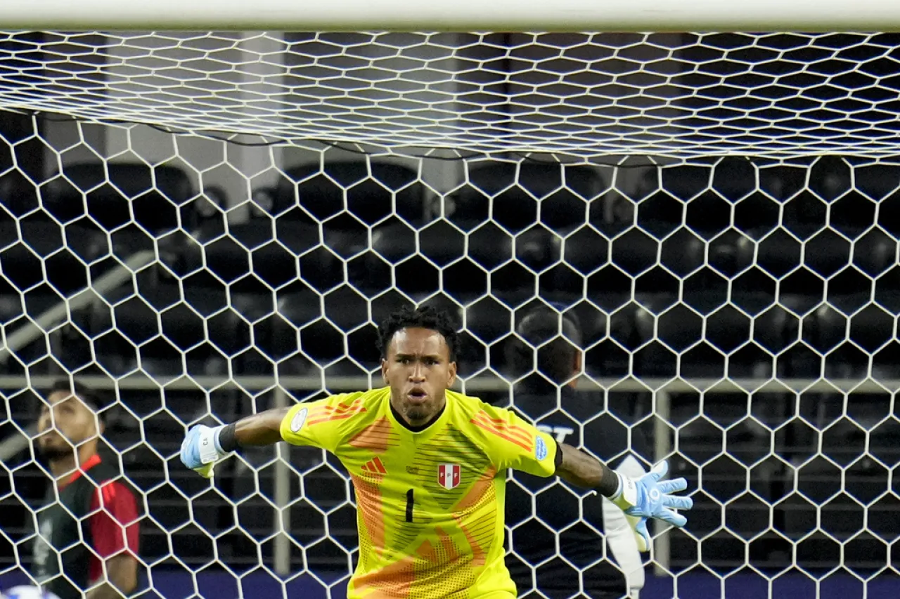 Chile y Perú igualan en su estreno en la Copa América