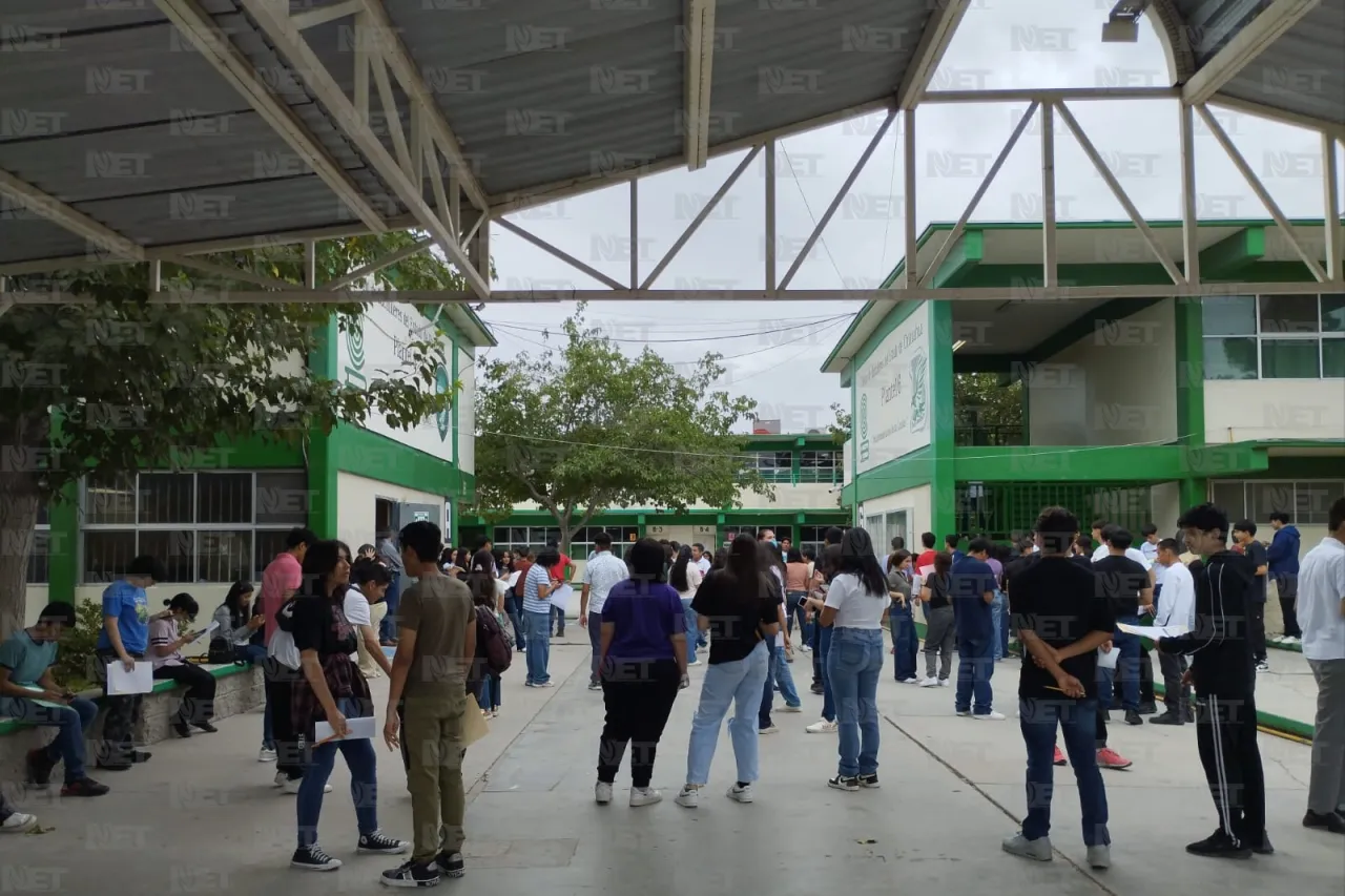 Presentan examen de admisión más de 7 mil jóvenes en el Cobach